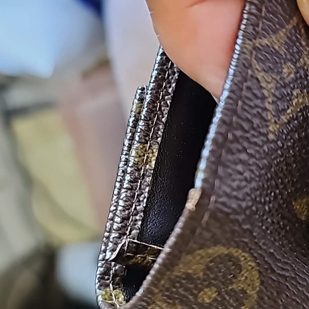 LOUIS VUITTON Checkbook - Picture 10 of 12